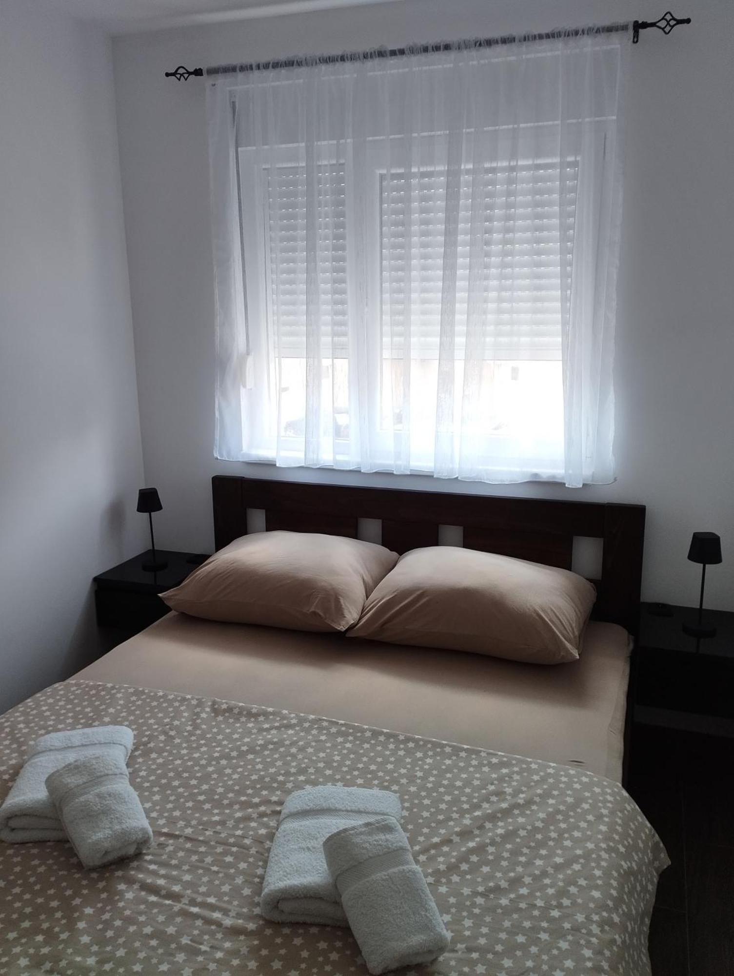 Apartment With Pool Veliko Gradiste Bagian luar foto
