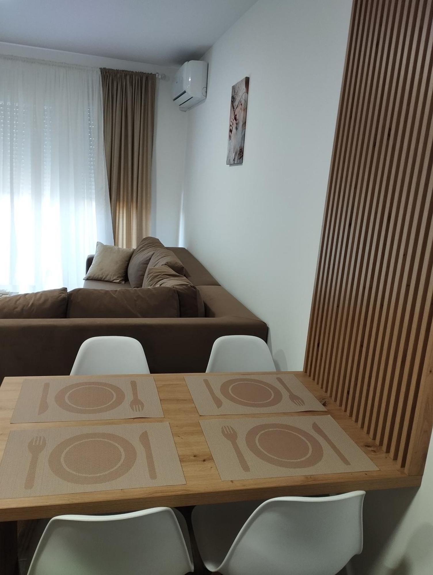 Apartment With Pool Veliko Gradiste Bagian luar foto